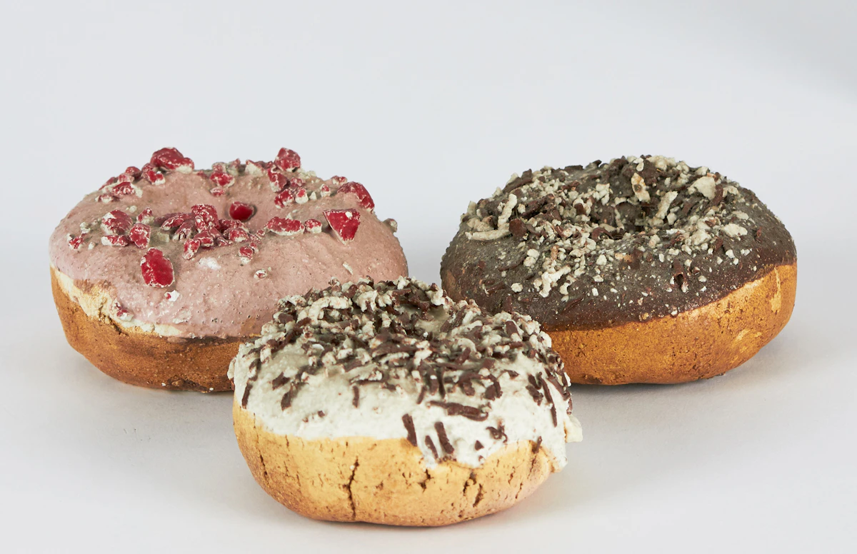 David James Gilhooly, 3 Donuts, three ceramic sculptures, 1973