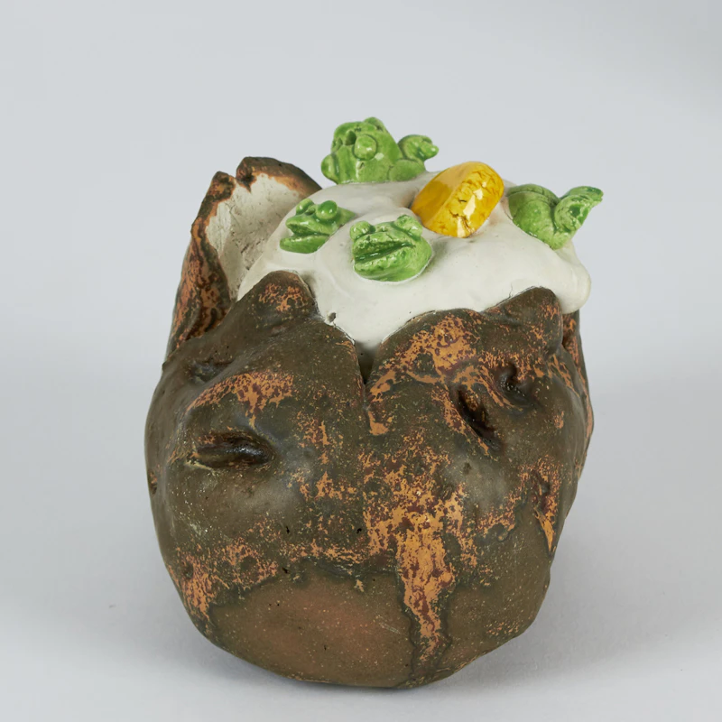 David James Gilhooly, A Baked Potato with Butter and Frogs, ceramic sculpture, 1971 - view 3