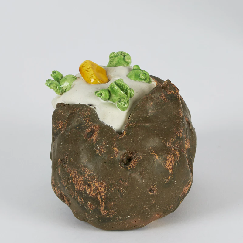 David James Gilhooly, A Baked Potato with Butter and Frogs, ceramic sculpture, 1971 - view 6