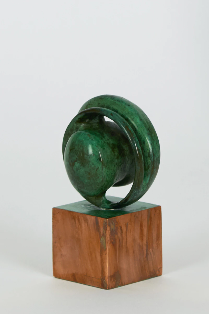 Maryon Kantaroff, Bubble Gum, bronze sculpture, 1975 - view 2