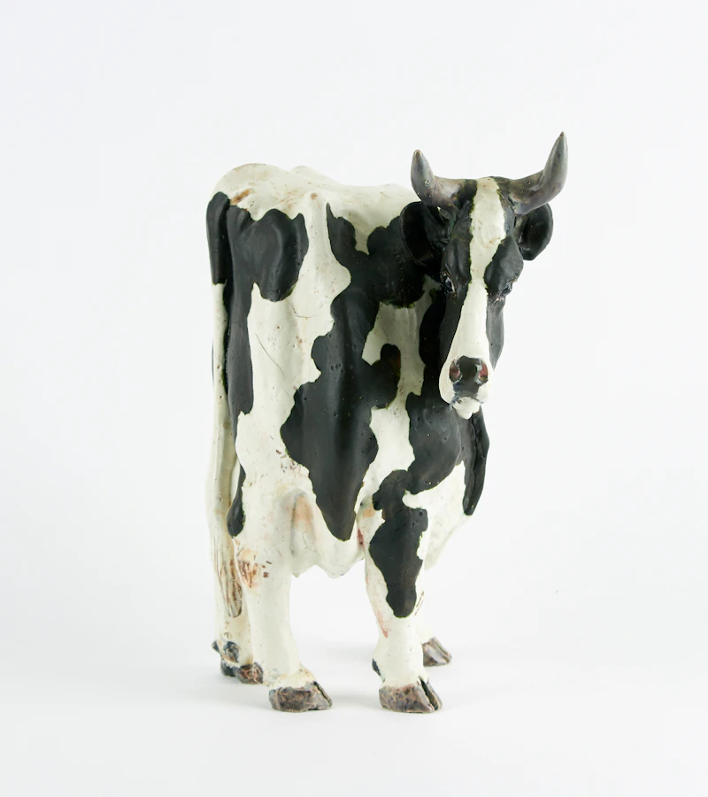 Joe Fafard, Condensed Cow, painted ceramic, 1980 - view 2