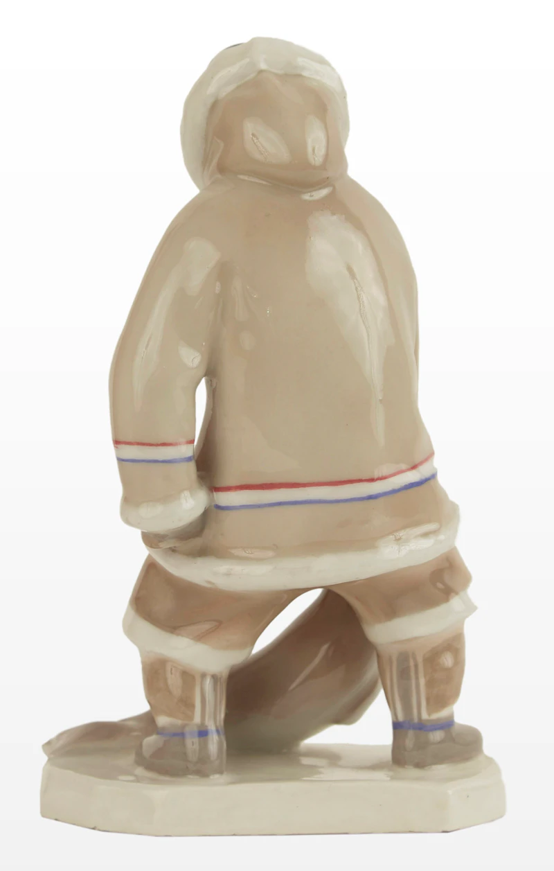 Leo Mol, Inuit Hunter, porcelain sculpture, 1958 - view 3