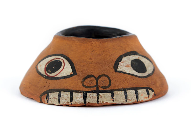 Emily Carr, Pot