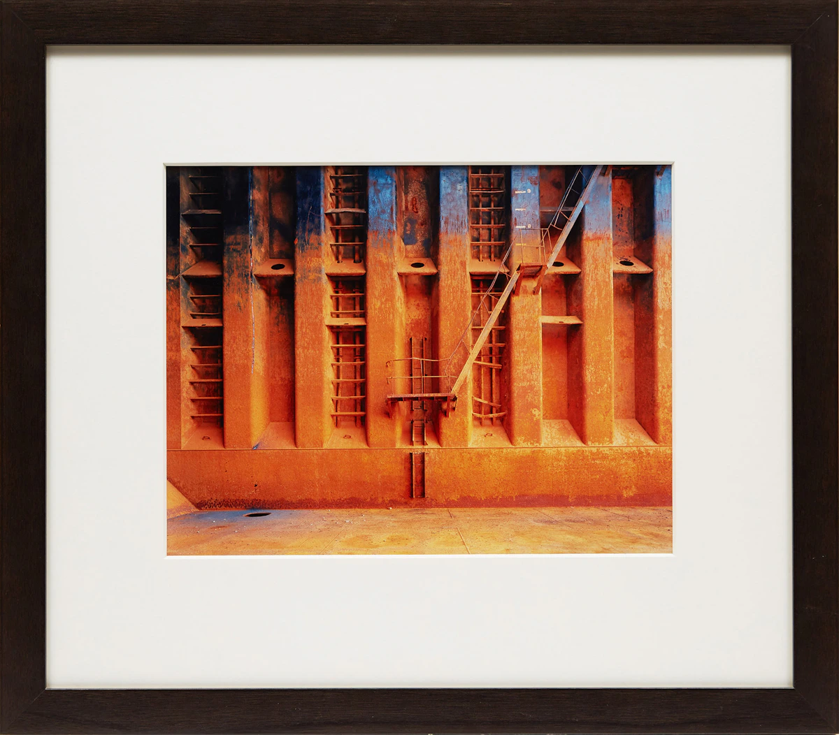 Edward Burtynsky, Shipbreaking #47, Chittagong, Bangladesh, 2001, colour photograph