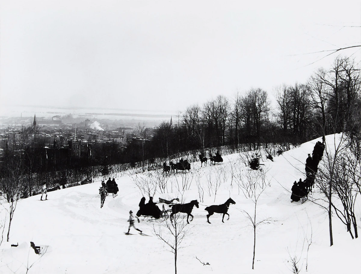 Notman and Son, Sleighs of the Tandem Club and Snowshoers on Mount Royal, gelatin silver print