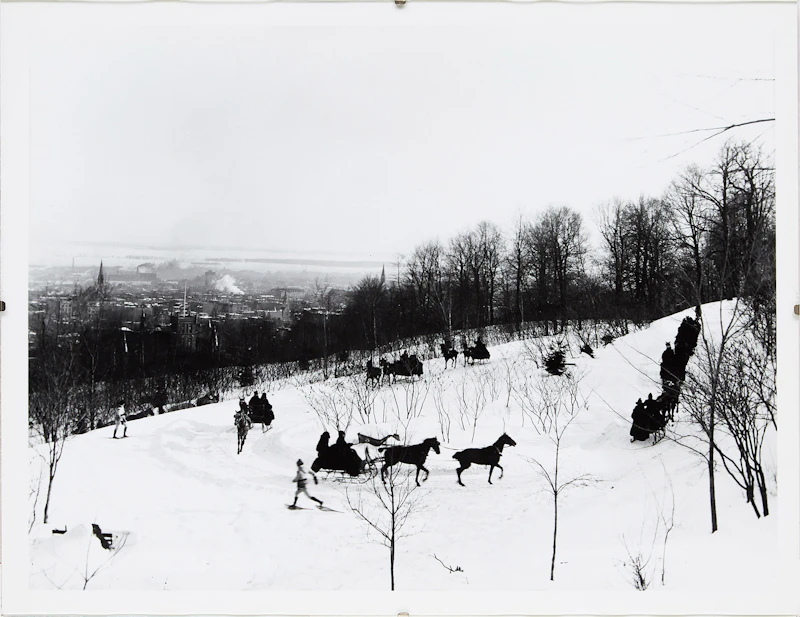 Notman and Son, Sleighs of the Tandem Club and Snowshoers on Mount Royal, gelatin silver print - view 2