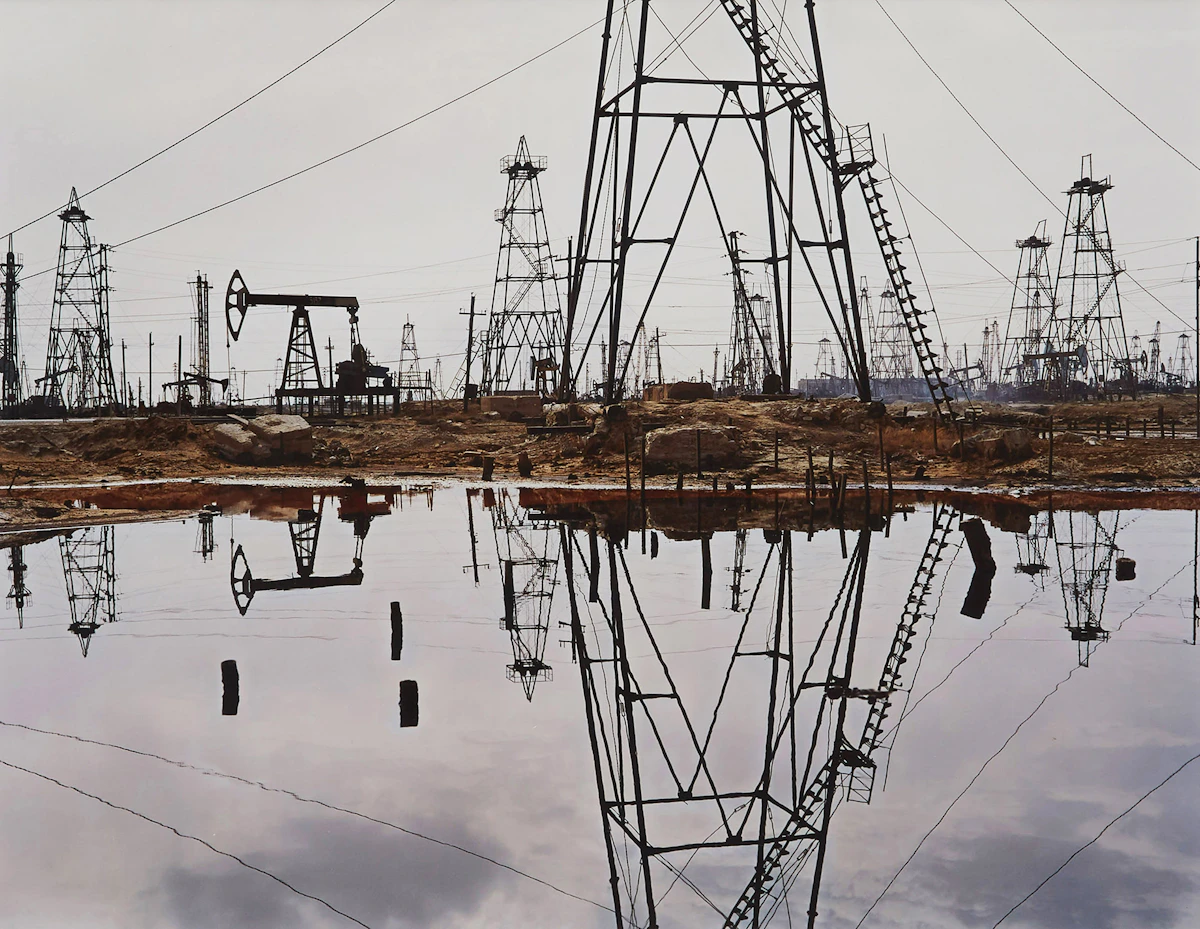 Edward Burtynsky, SOCAR Oil Fields #3, Baku, Azerbaijan 2006, digital chromogenic colour print, 2009