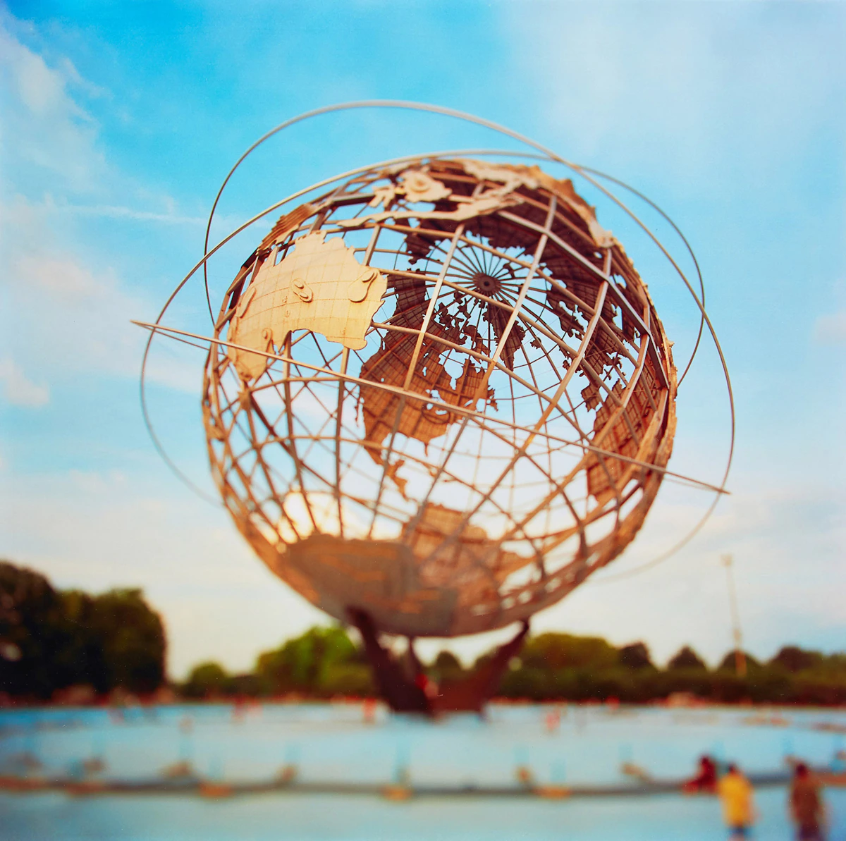 Toni Hafkenshied, Brooklyn Sphere, cibrachrome, 2011