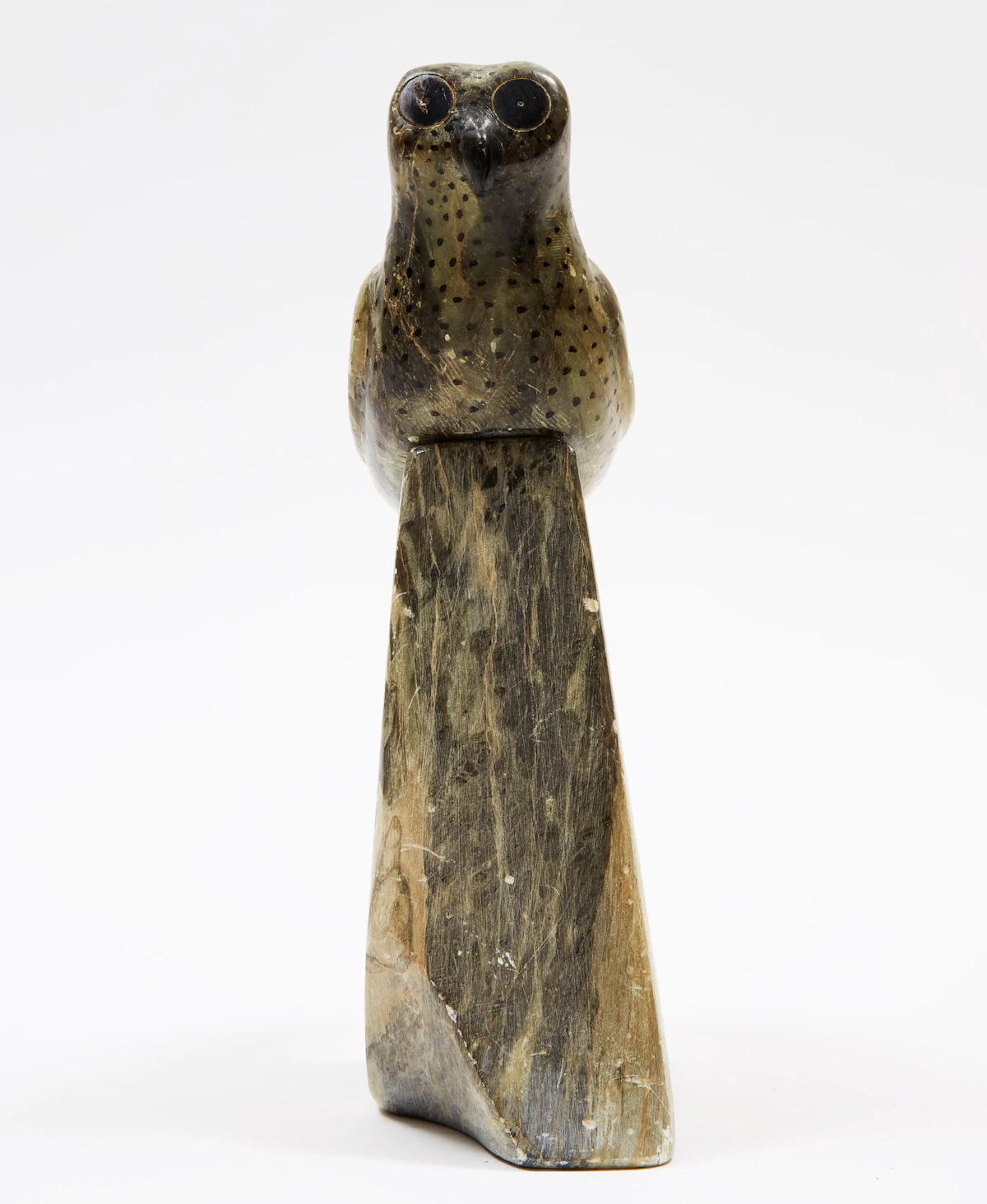Iolat Qaumaniq, Perched Owl, stone