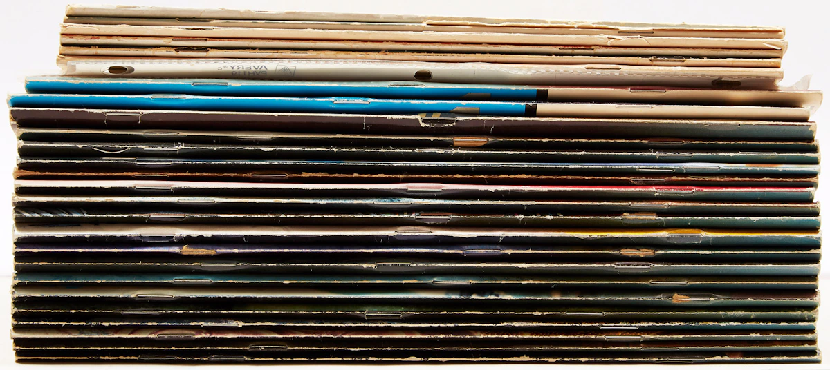Books and Reference, Canadian Art (6 issues, 1946-54); The Studio (April 1945 issue); artmagazine (20 issues), 27 magazines