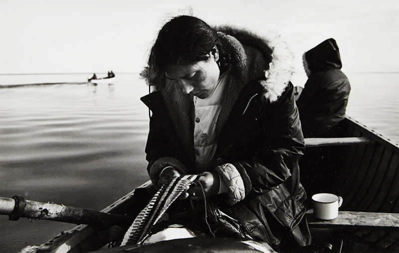 Pamela Harris, Nilaulaq Fingerweaving, Spence Bay, N.W.T., 1973, silver print