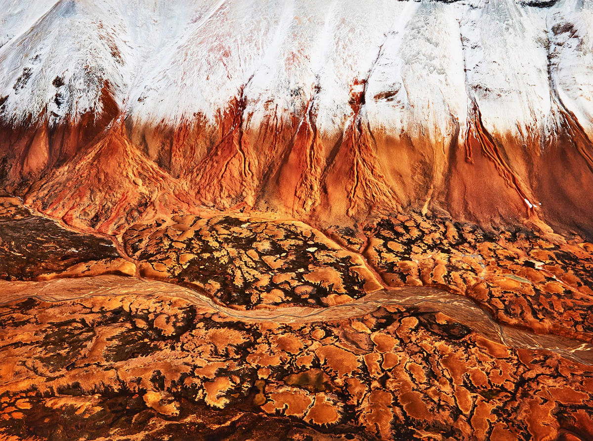 Edward Burtynsky, Mount Edizza Provincial Park #2, Northern British Columbia, Canada 2012, digital chromogenic colour print on Kodak ultra endura paper laid down on substrate, 2014