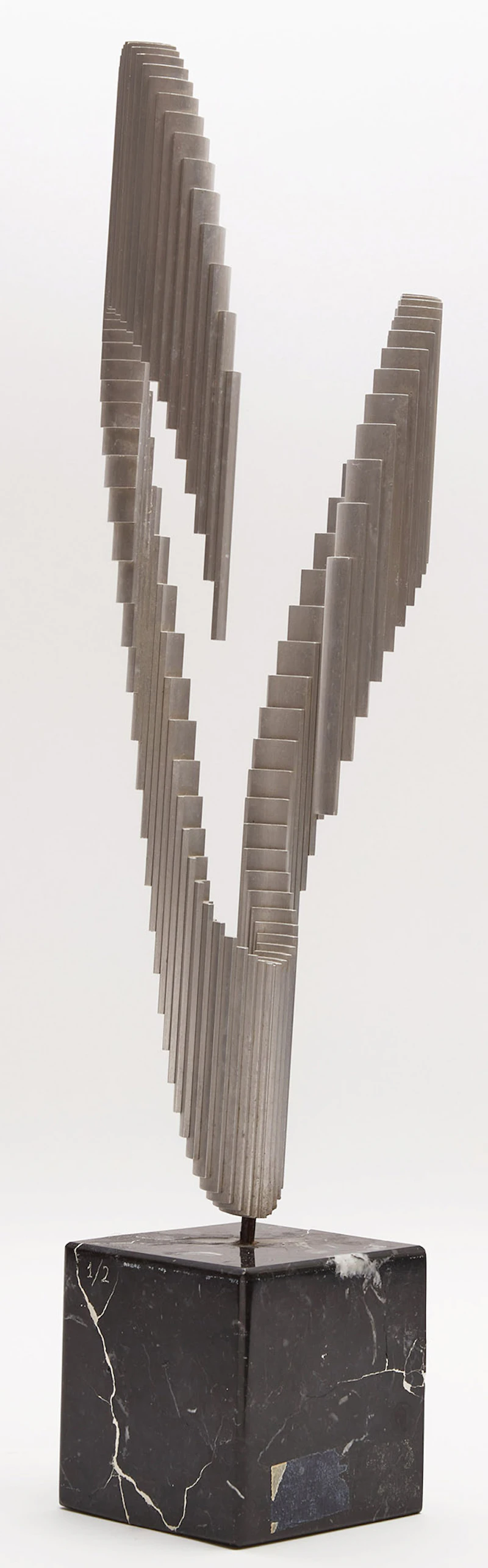 Ahmad Al-Shaikhly, Prelude to Pure Movement 2, aluminum and brass on a marble base, 1978 - view 2