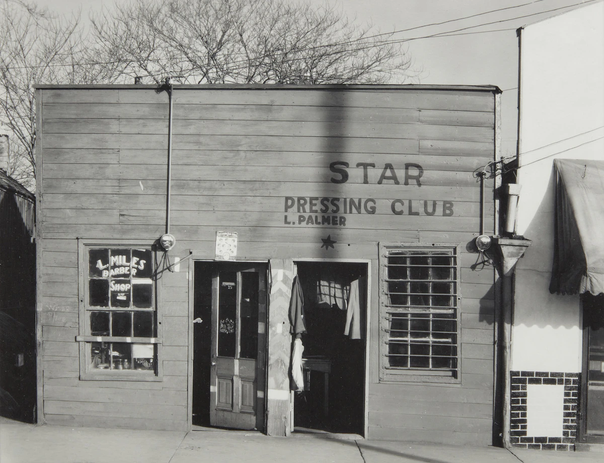 Walker Evans, Star Pressing Club, Vicksburg, Mississippi, gelatin silver print