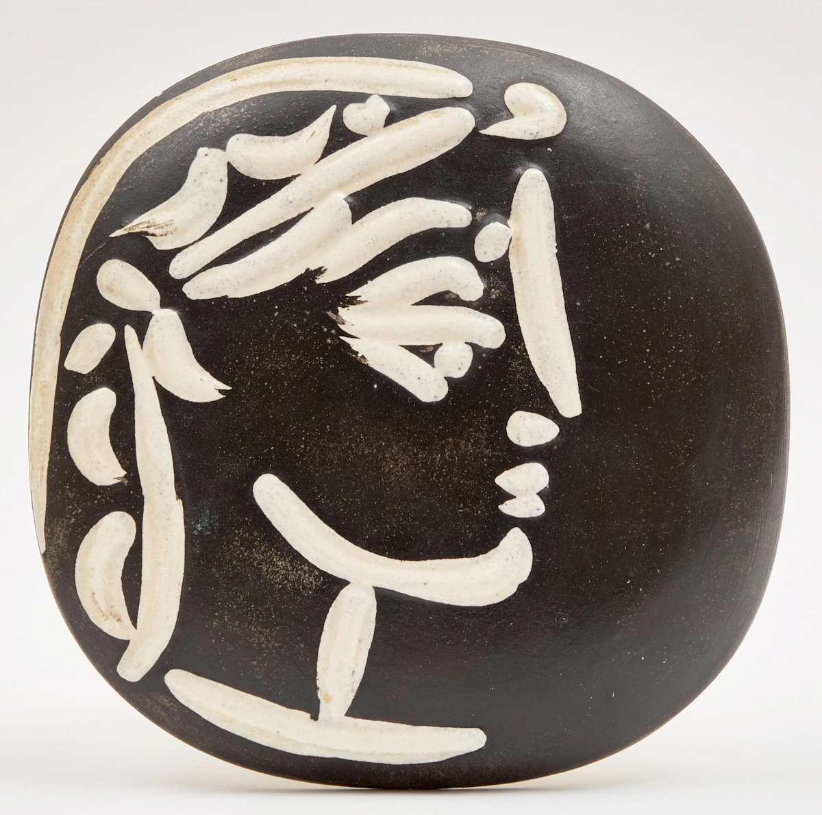 Pablo Picasso, Profil de Jacqueline (A.R. 385), painted and glazed ceramic