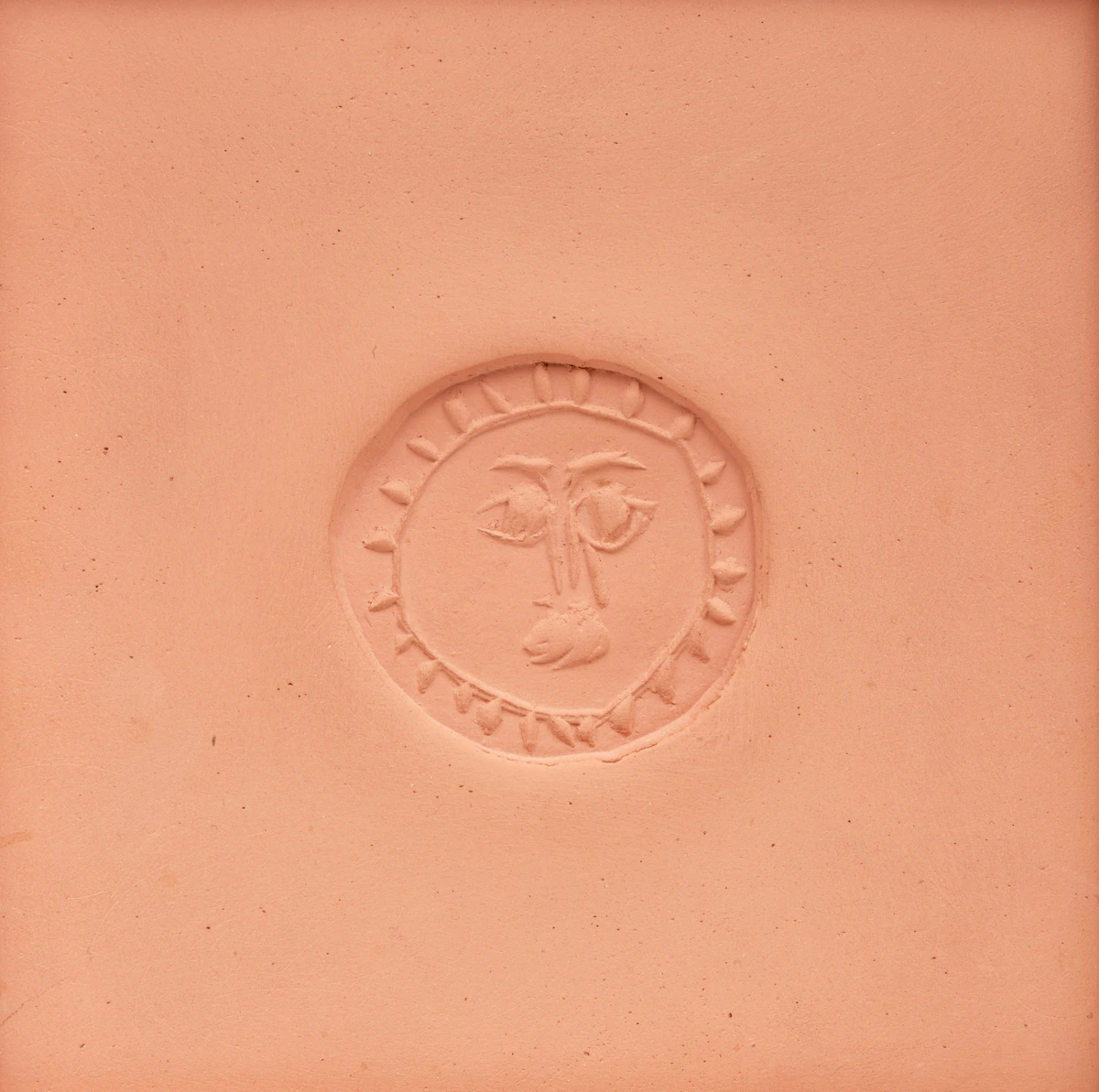 Pablo Picasso, Cercle au visage (A.R. 632), terracotta